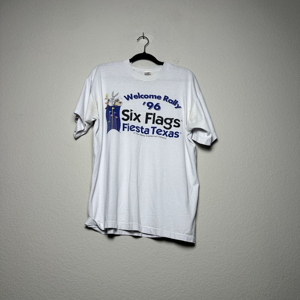VTG Six Flags Looney Toons 1996 Fiesta Texas Graphic T Shirt Men XL Bugs Bunny
